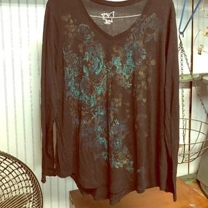 Black and teal design long sleeved shirt